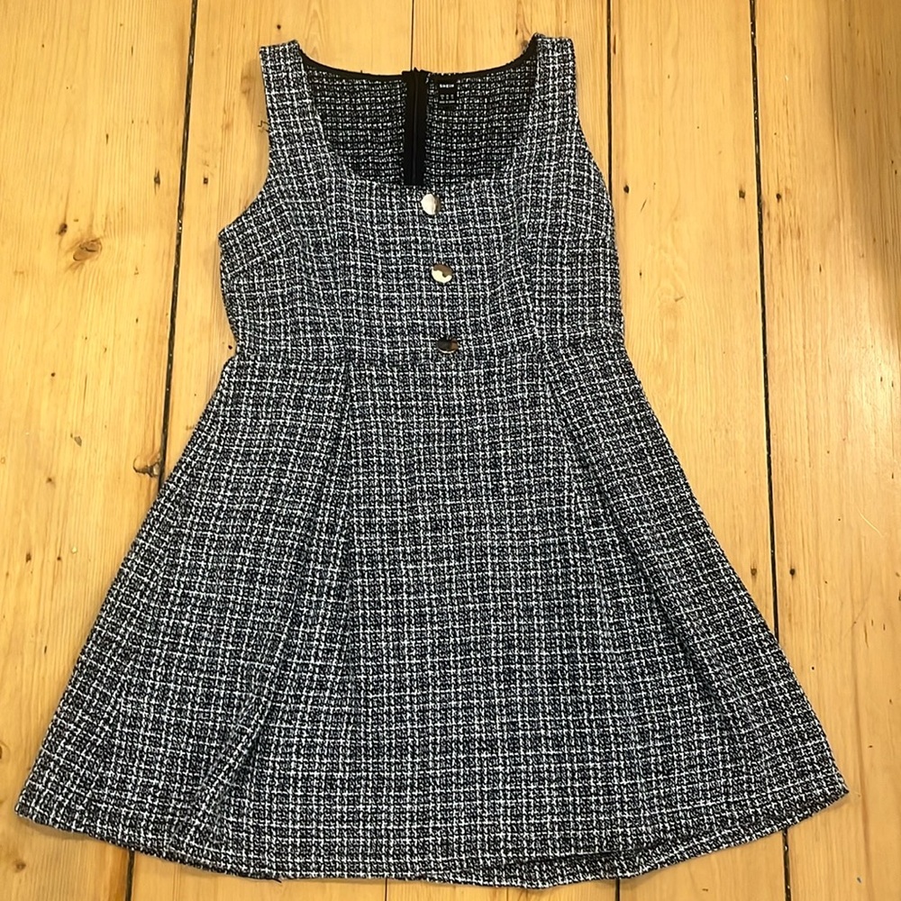 Polyester black and white pleeted stitched dress!